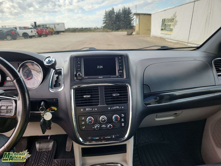2014-dodge-grand-caravan-se-image-26