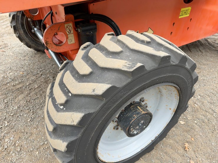 2016-jlg-600s-image-11
