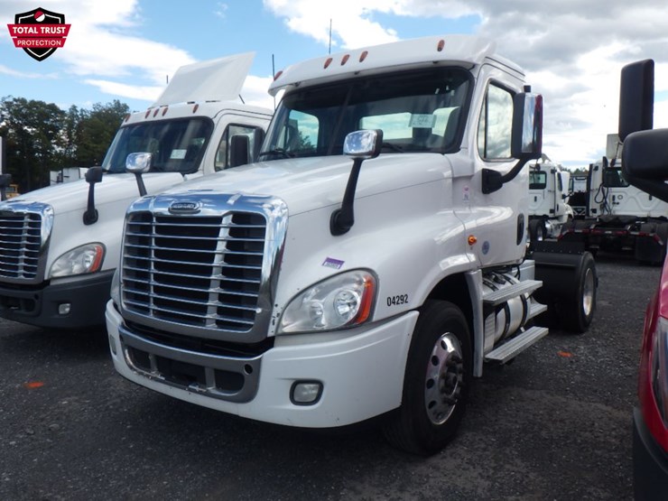 2020-freightliner-cascadia-125-image-1