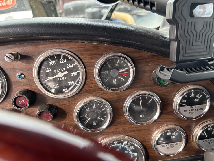 1982-peterbilt-359-image-72