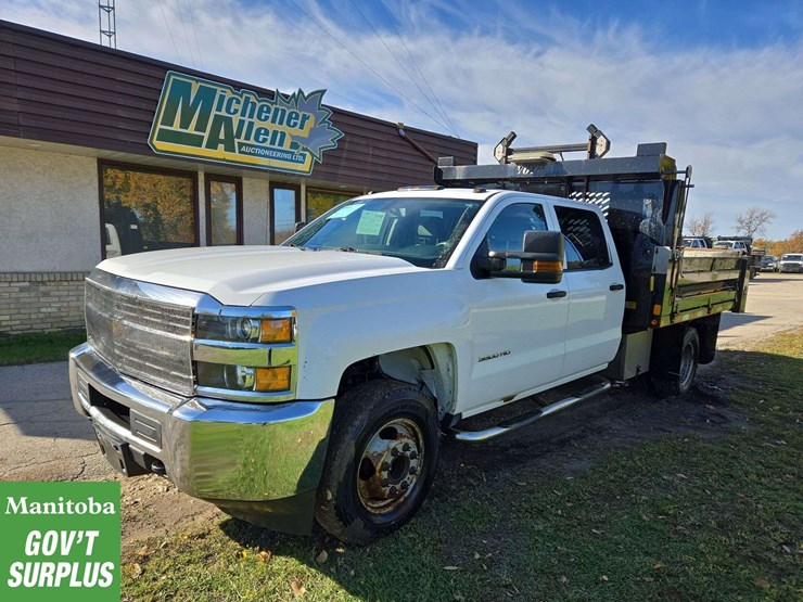 2015-chevrolet-3500-image-1
