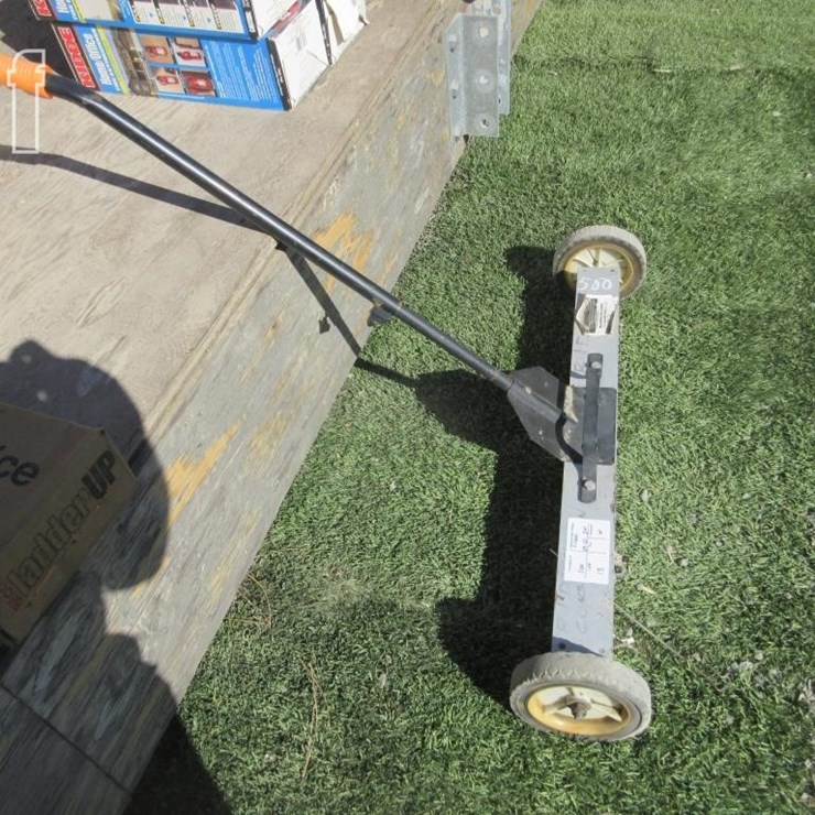 WALK-BEHIND ROLLING GROUND MAGNET
