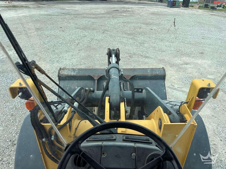 2017-deere-524k-image-21