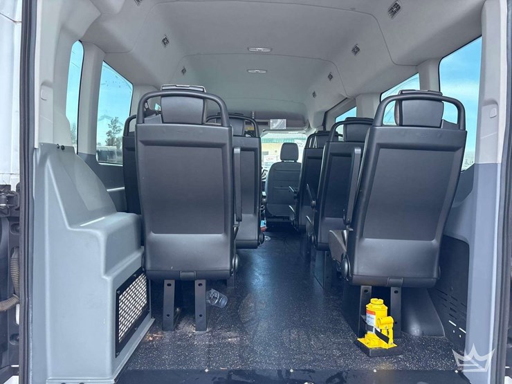 2019-ford-transit-image-18