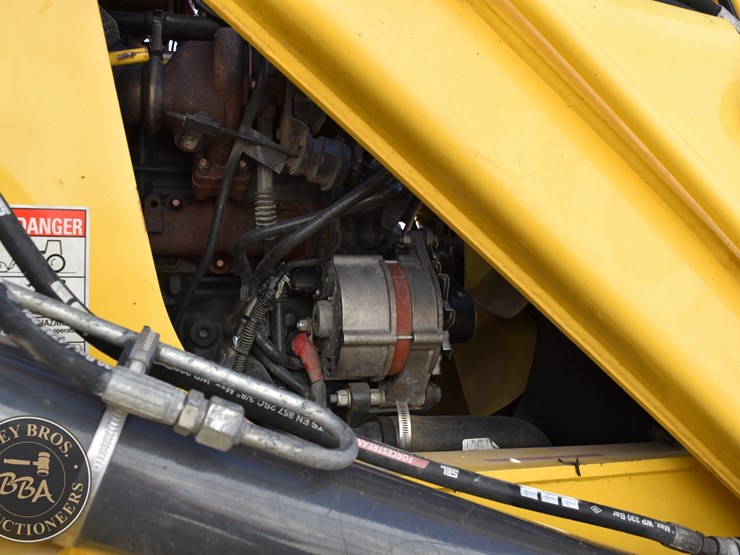 2013-new-holland-b110c-image-53