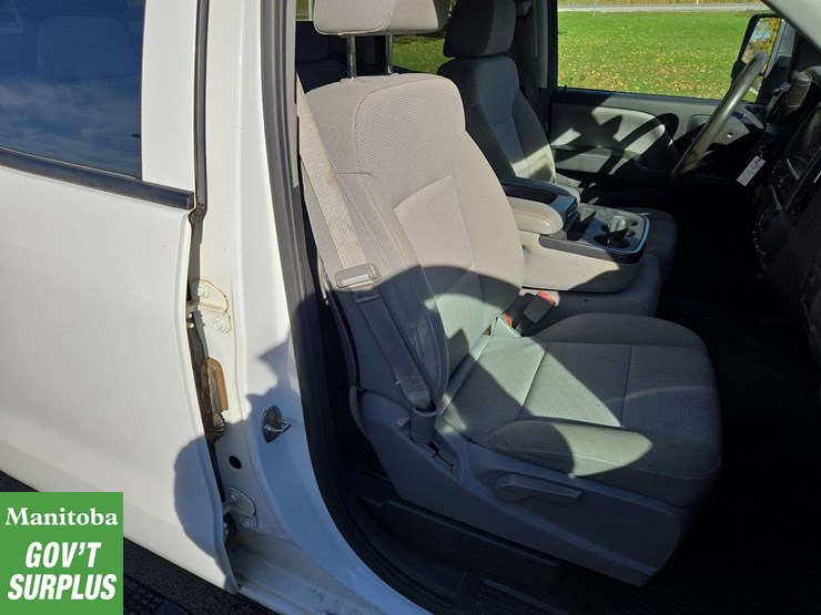 2015-chevrolet-silverado-1500-image-25
