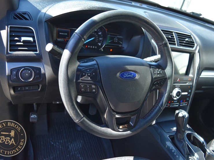 2018-ford-explorer-image-25