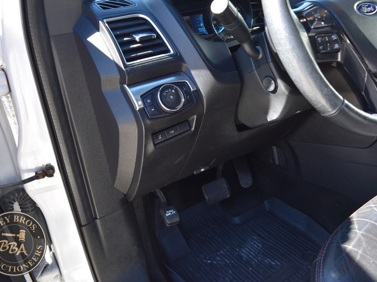 2018-ford-explorer-image-24