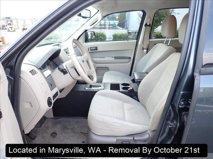 2010-ford-escape-image-4