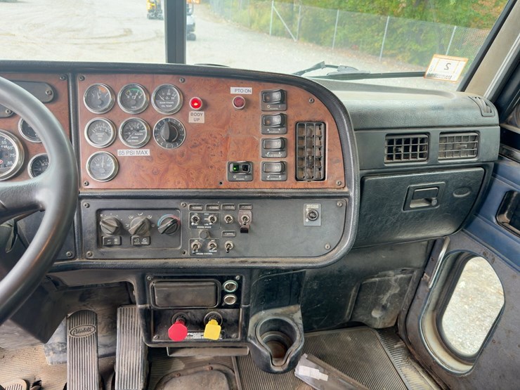 2004-peterbilt-357-image-36