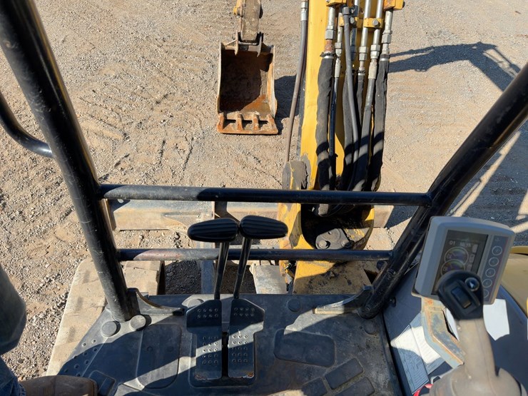 2014-caterpillar-305-image-31
