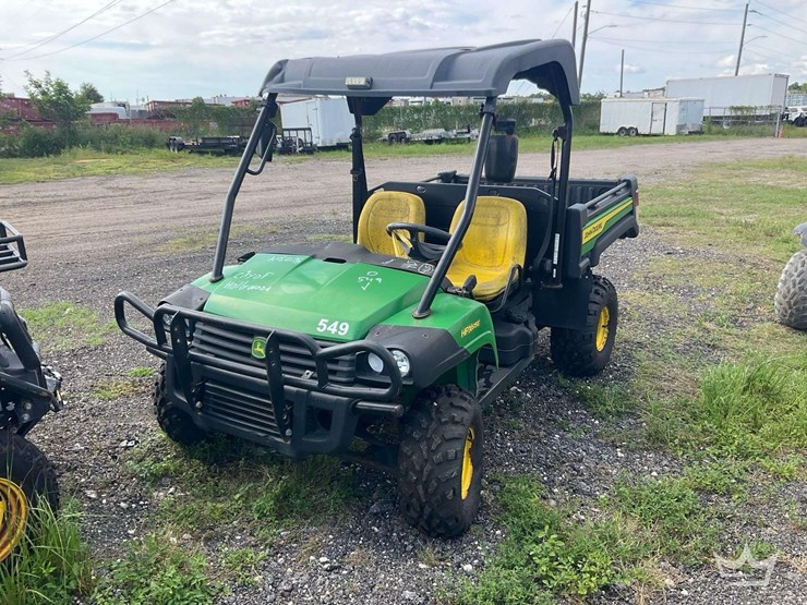2022-john-deere-gator-image-1