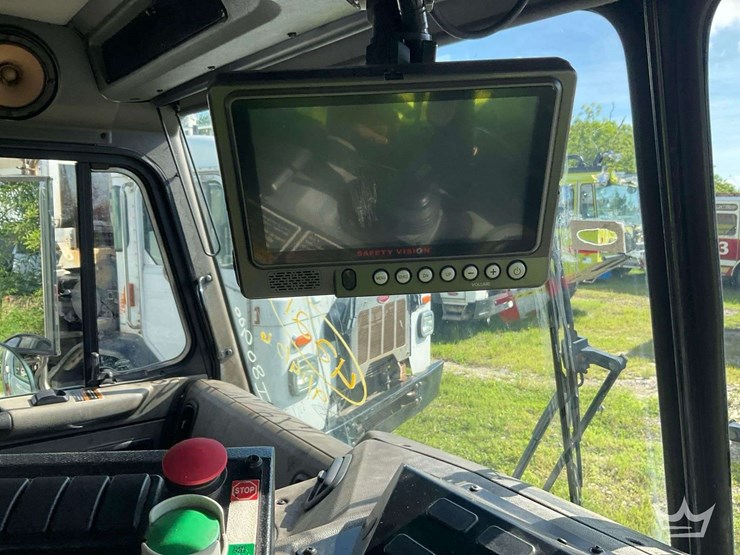 2019-peterbilt-520-image-11