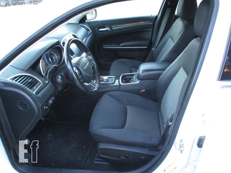 2021-chrysler-300-image-7