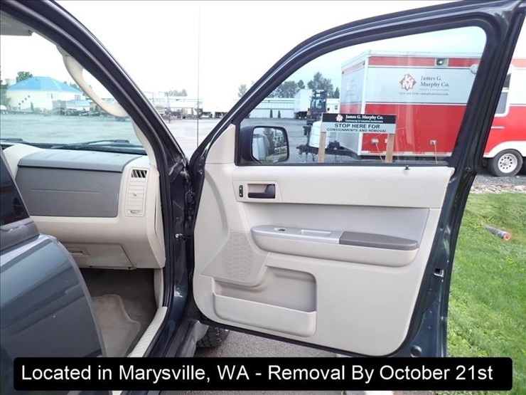 2010-ford-escape-image-24