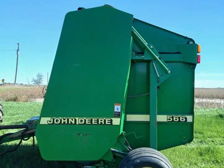 2000-john-deere-566-image-2