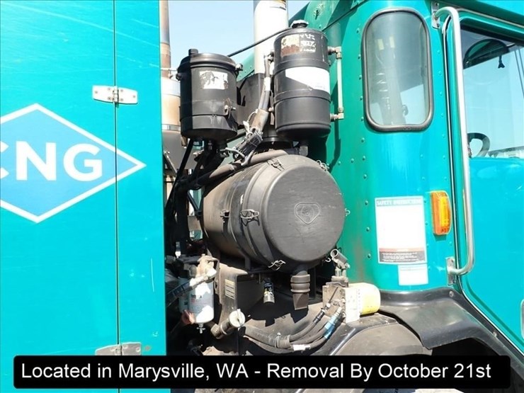 2017-peterbilt-320-image-3