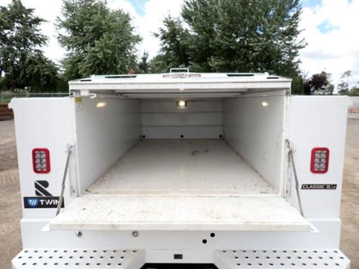 2024-chevrolet-silverado-3500hd-image-44