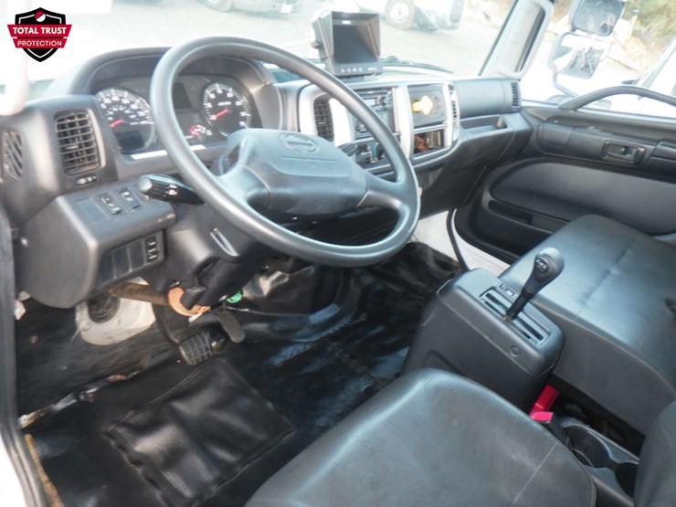 2020-hino-338-image-9