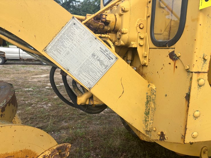 caterpillar-12-image-23