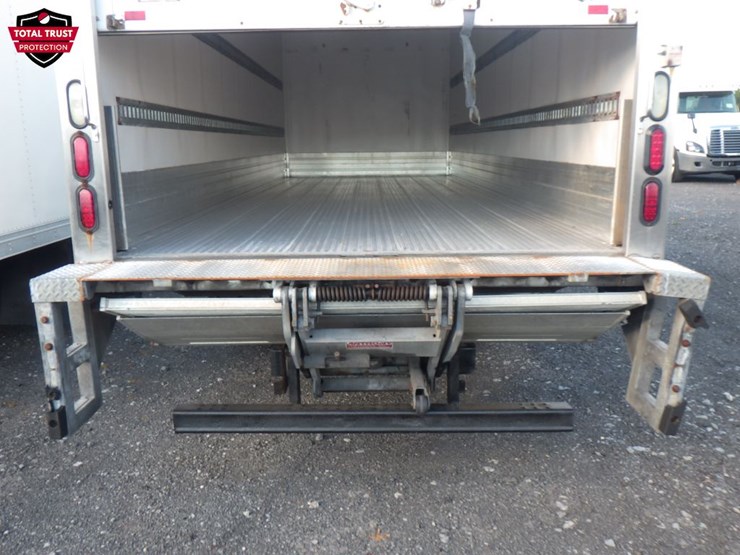 2019-hino-155-image-6