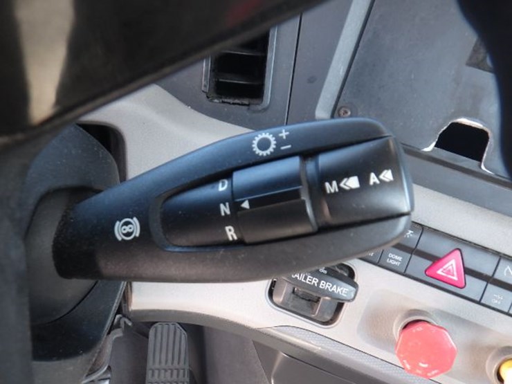 2019-freightliner-cascadia-126-image-17