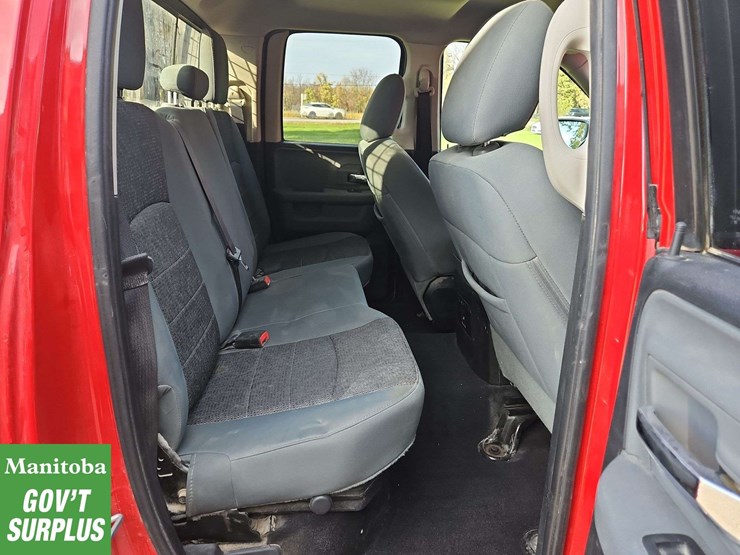 2015-dodge-1500-image-26