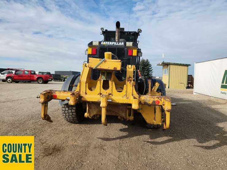 2015-caterpillar-140m-image-38