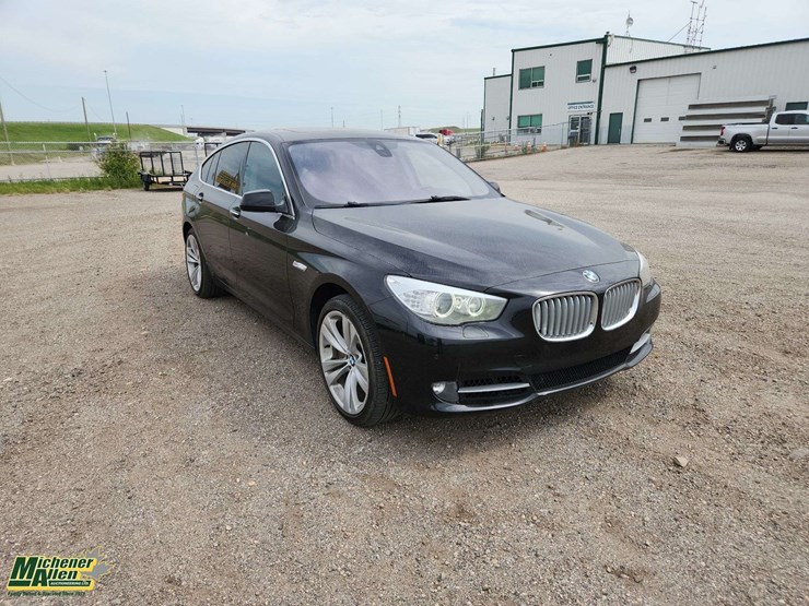 2013-bmw-5-series-550i-gt-xdrive-4dr-sedan-image-2