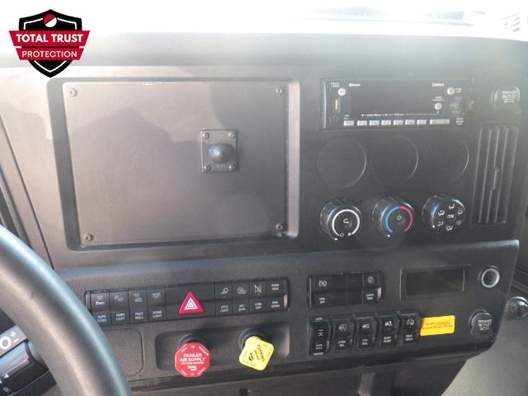 2024-freightliner-cascadia-126-image-19