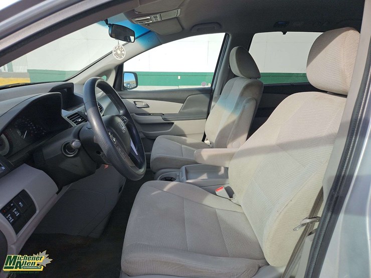 2013-honda-odyssey-image-13