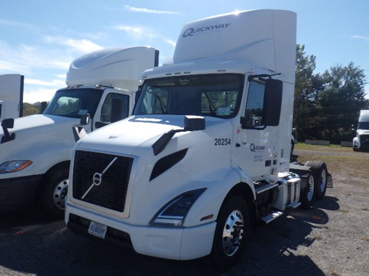 2020-volvo-vnr300-image-1