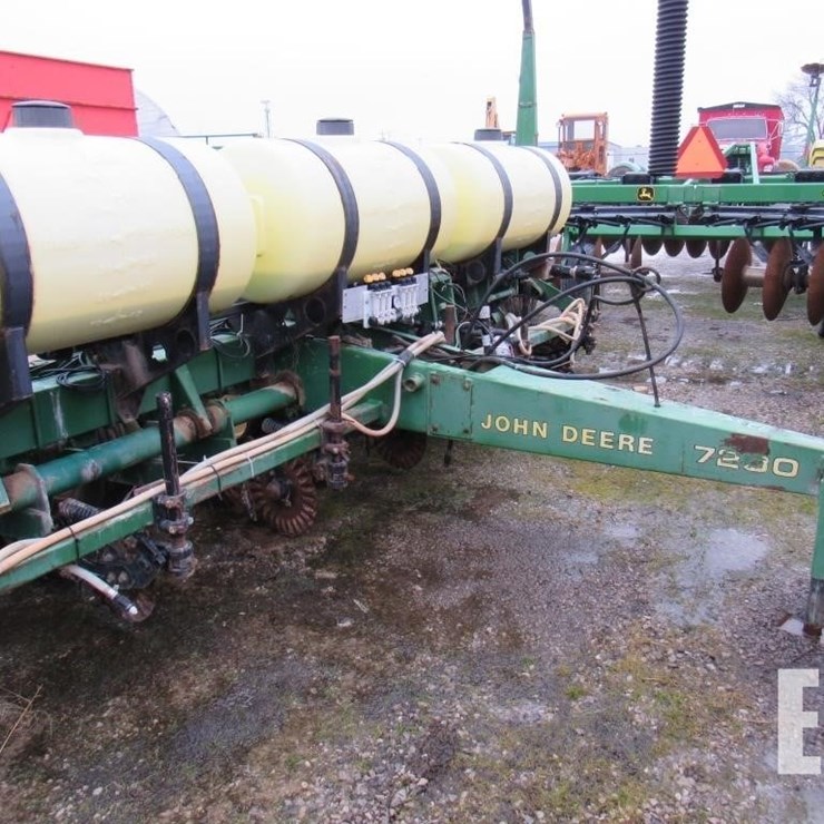 1987 JOHN DEERE 7200