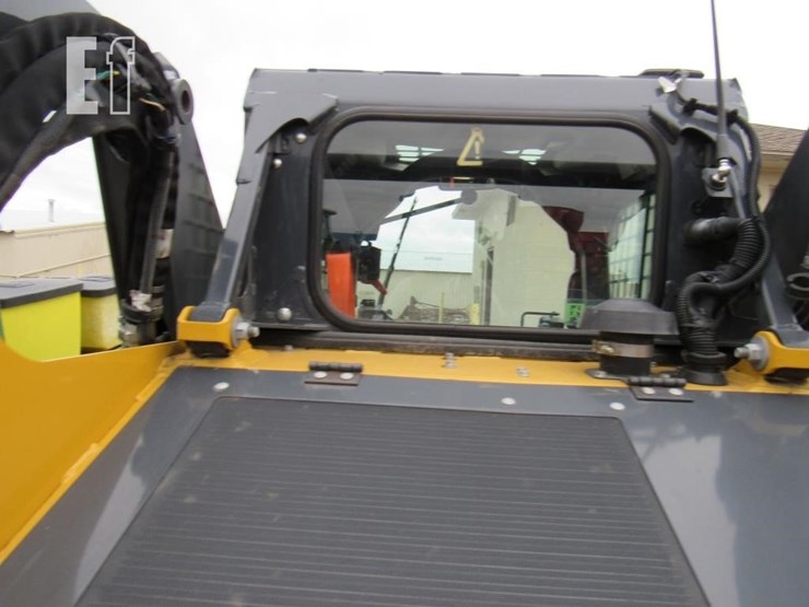 2023-deere-318g-image-12