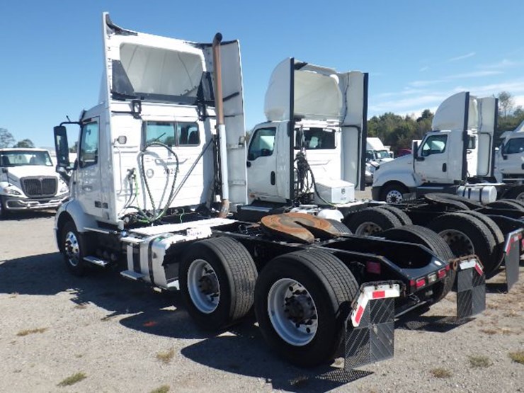 2020-volvo-vnr300-image-11