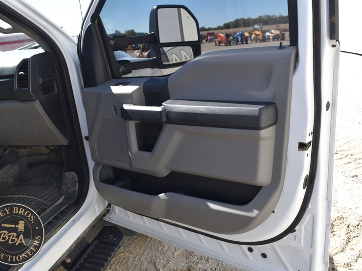 2020-ford-f550-xl-image-55