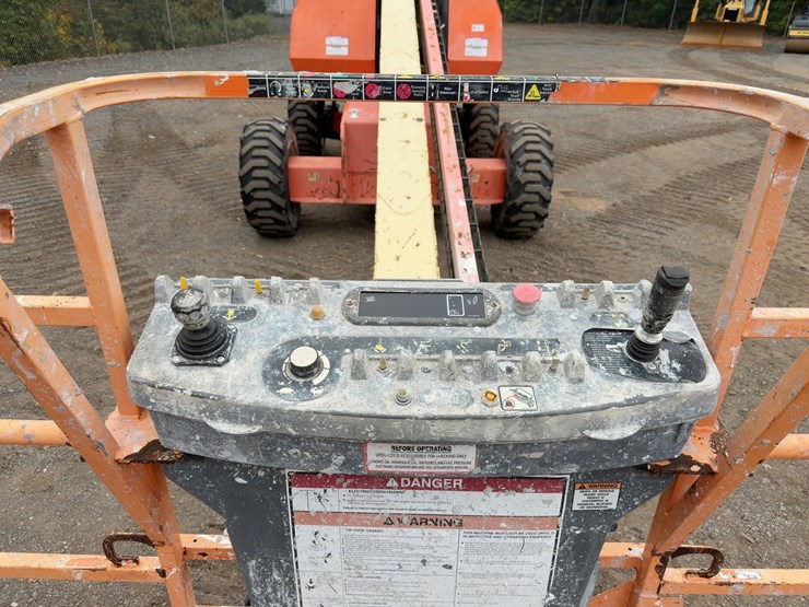 2016-jlg-600s-image-9