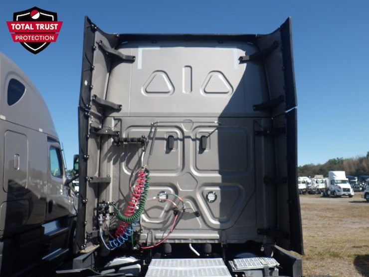 2024-freightliner-cascadia-126-image-13