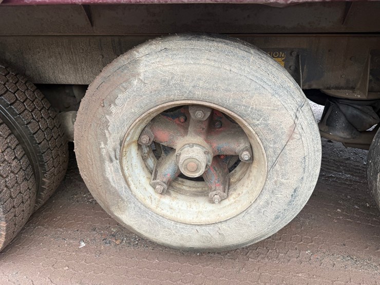 1992-ford-l9000-image-30