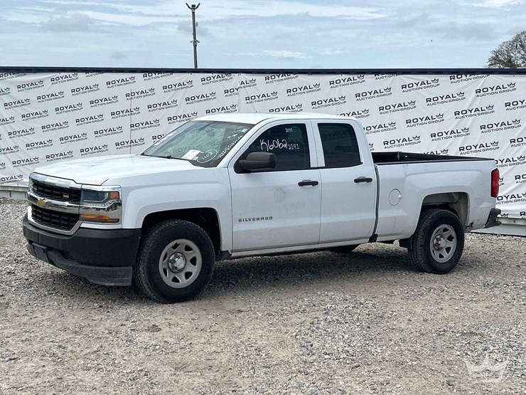 2018-chevrolet-silverado-1500-image-1