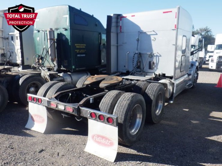 2019-peterbilt-579-image-10