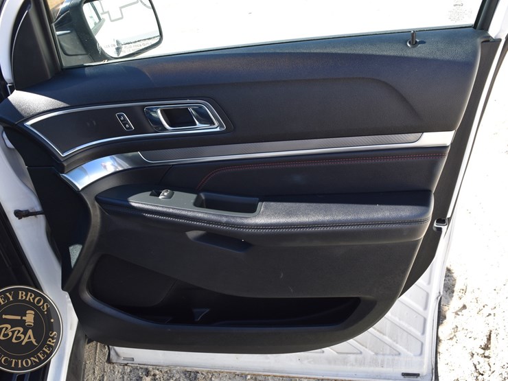 2018-ford-explorer-image-56