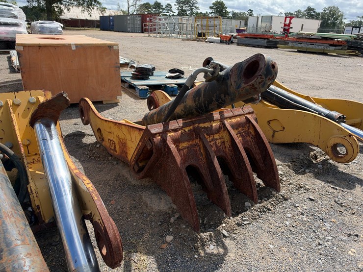 caterpillar-323-image-3