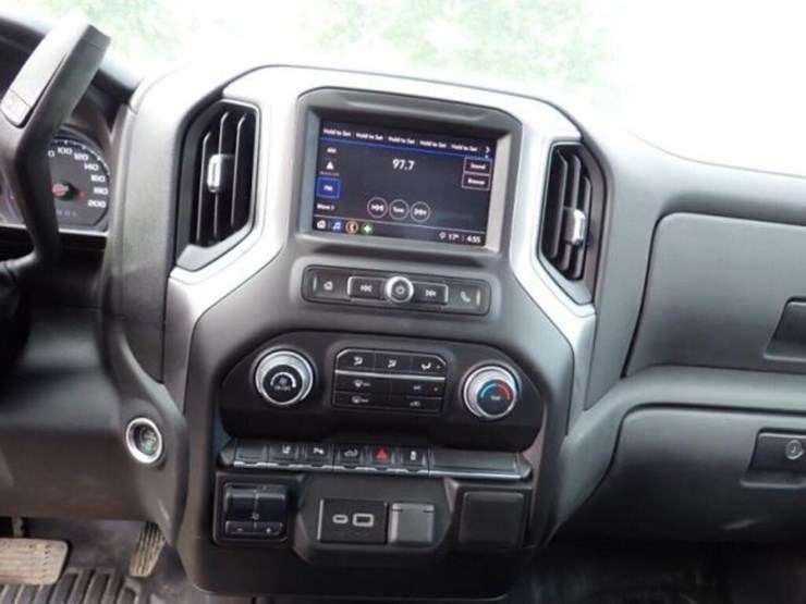2024-chevrolet-silverado-3500hd-image-19