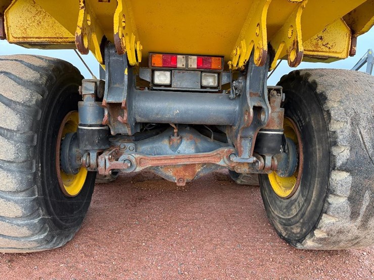 komatsu-hm350-2-image-28