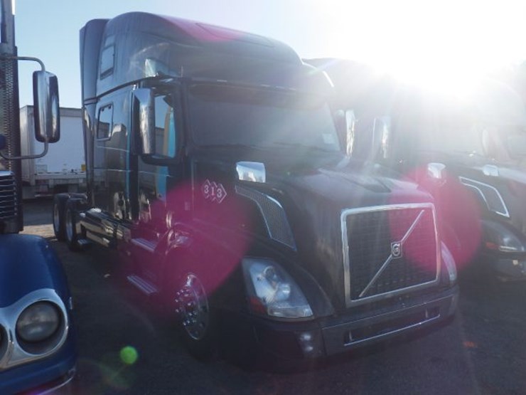 2016-volvo-vnl780-image-4