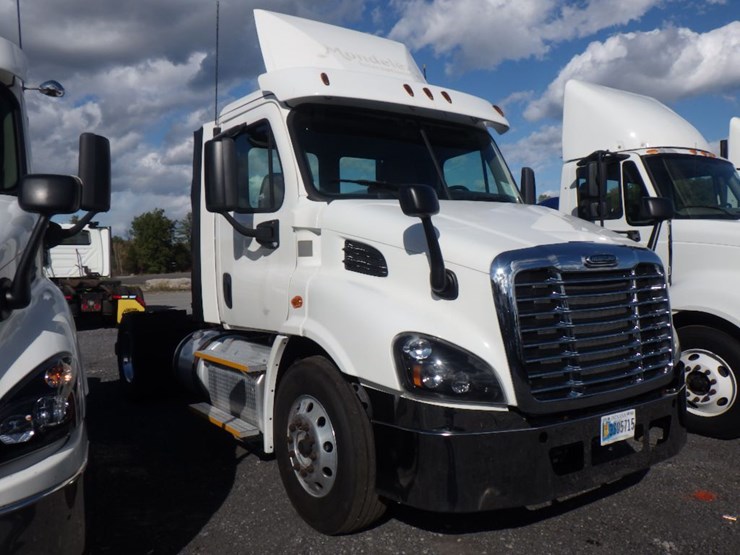2017-freightliner-cascadia-113-image-3