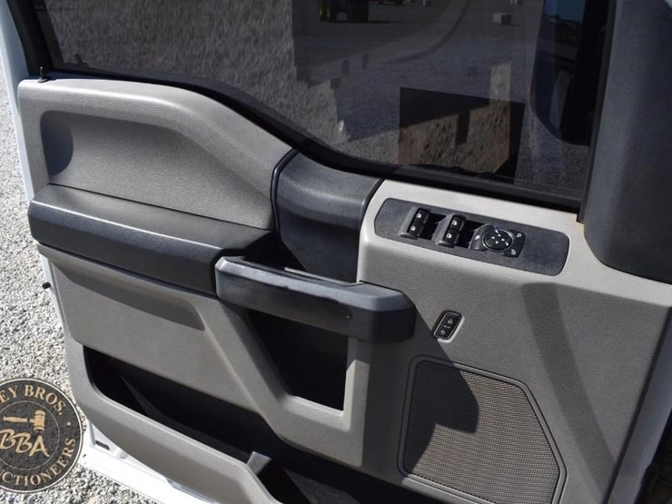 2017-ford-f550-xl-image-25