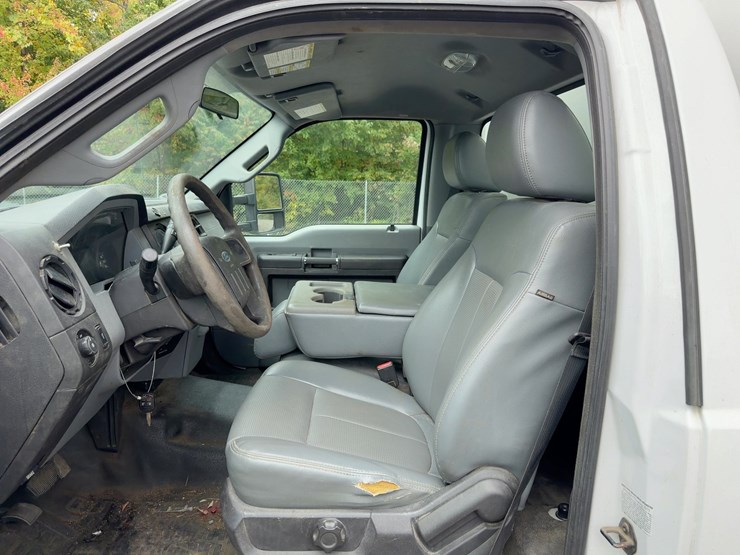 2016-ford-f550-xl-image-15
