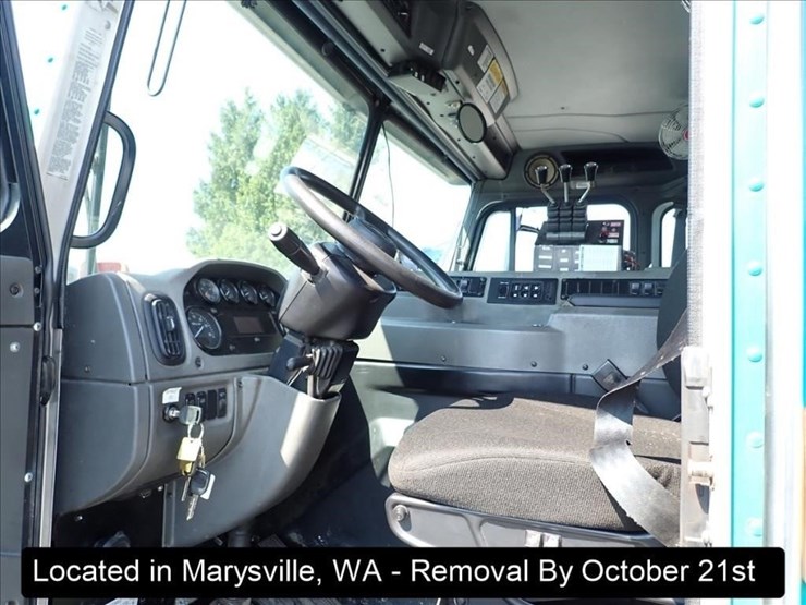 2016-peterbilt-320-image-13